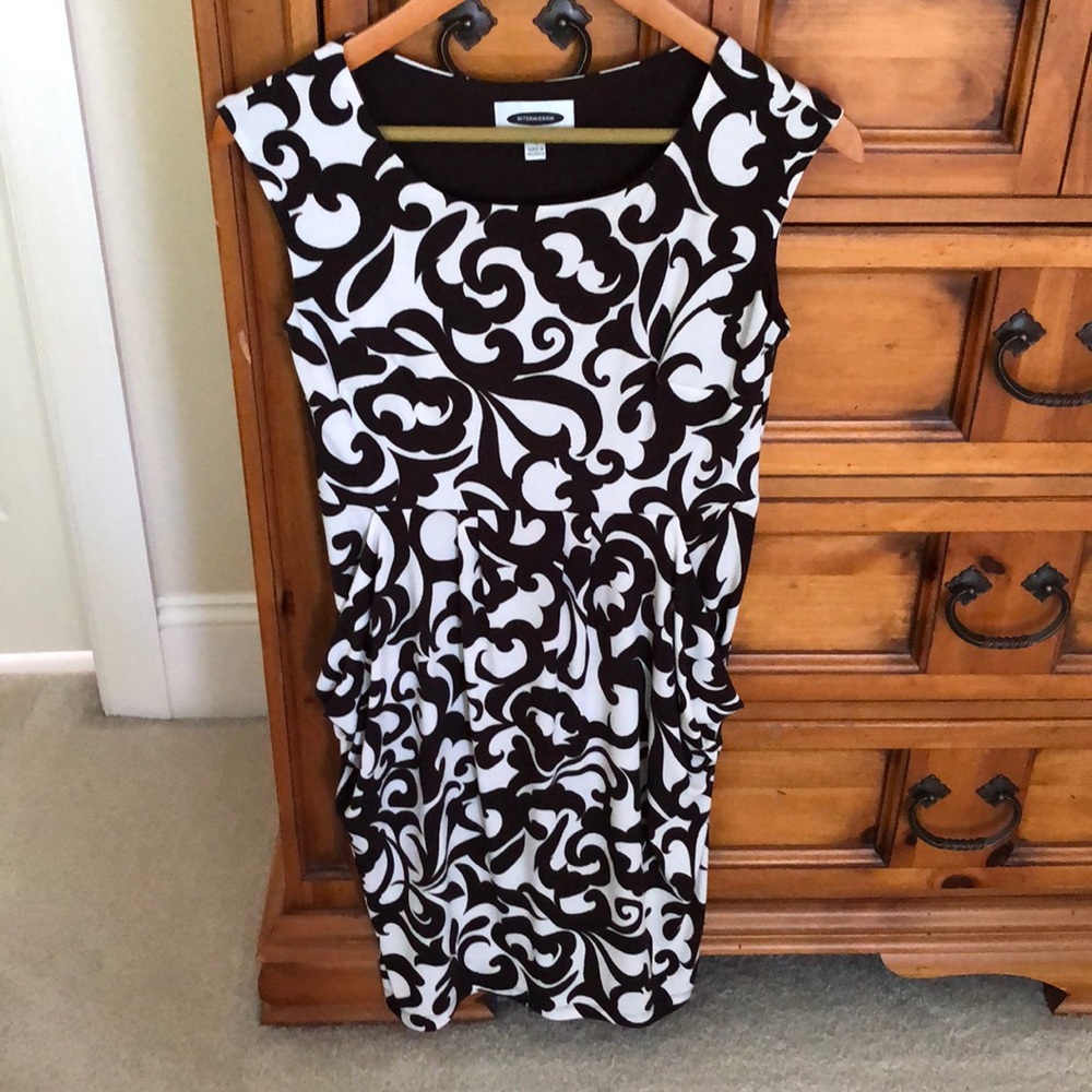 Intermission Dress w/ front Pockets (Like New)